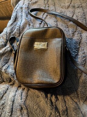 GUESS MINI CROSSBODY PURSE ,BLACK